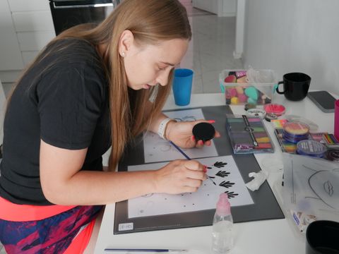 bezpieczne, hipoalergiczne farby do twarzy i ciała, zmywalne - pełna rozdzielczość